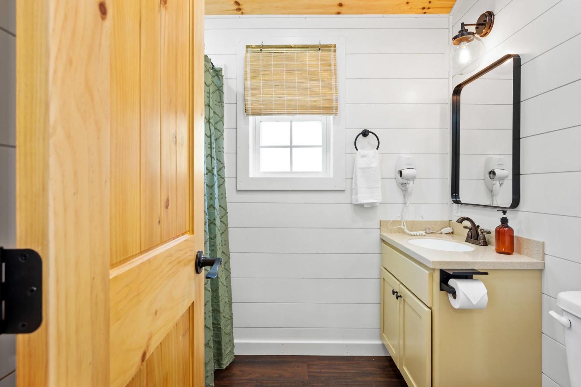 The Lodges At Eden Reserve - Pet Friendly Cabins Near Ark Williamstown Extérieur photo