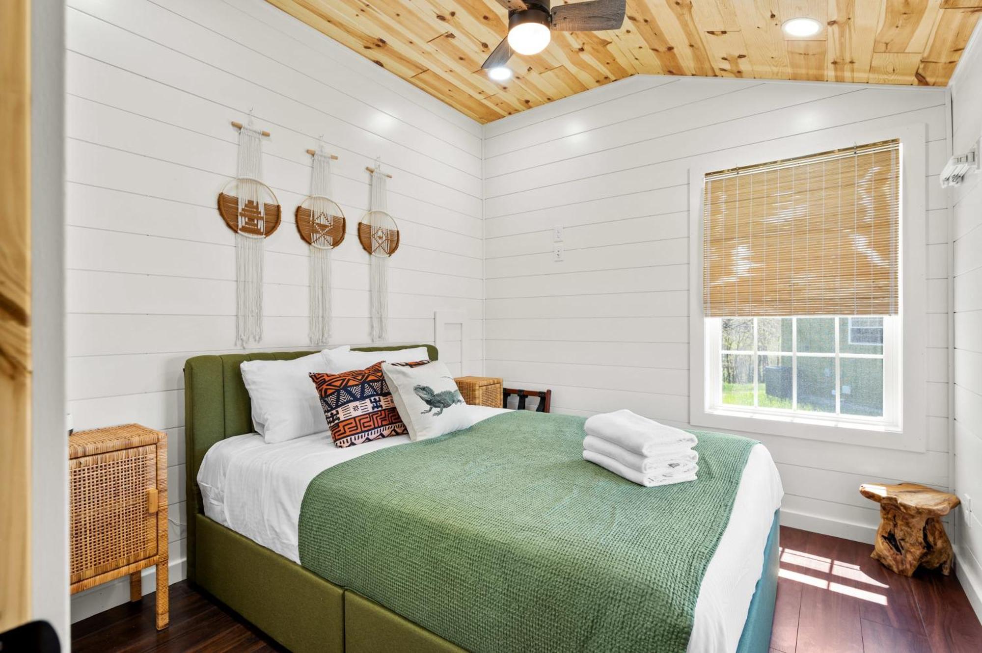 The Lodges At Eden Reserve - Pet Friendly Cabins Near Ark Williamstown Extérieur photo