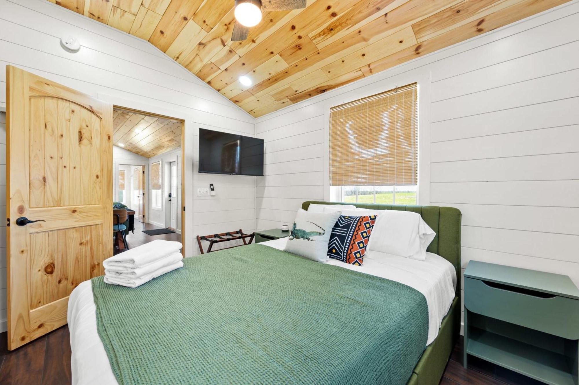 The Lodges At Eden Reserve - Pet Friendly Cabins Near Ark Williamstown Extérieur photo