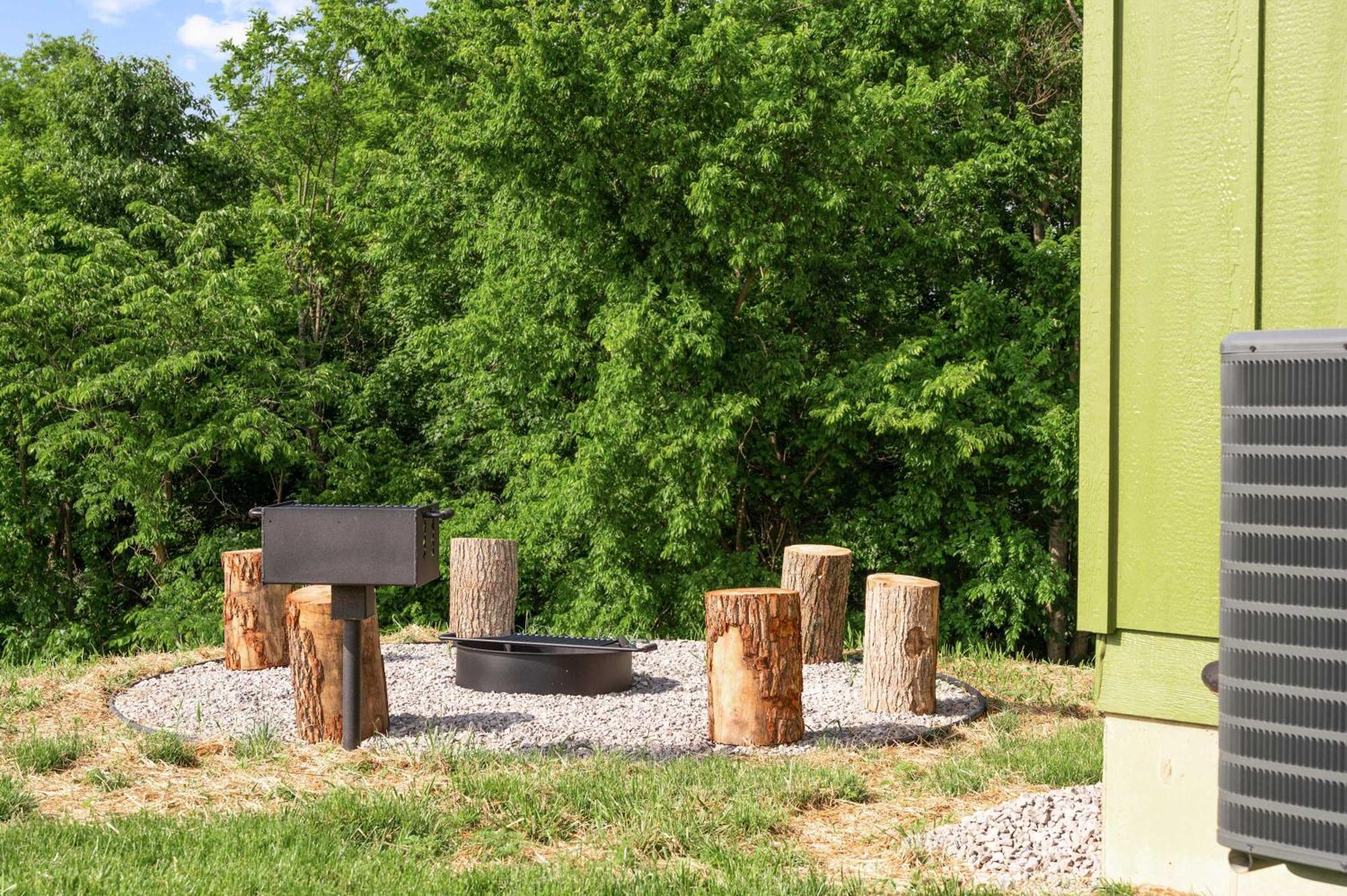 The Lodges At Eden Reserve - Pet Friendly Cabins Near Ark Williamstown Extérieur photo